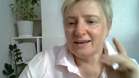 Snapshot of vea_motty chatting on 04.24.26 vea_motty online show from 04.24.26