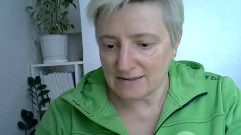 Snapshot of vea_motty chatting on 04.26.26 vea_motty online show from 04.26.26