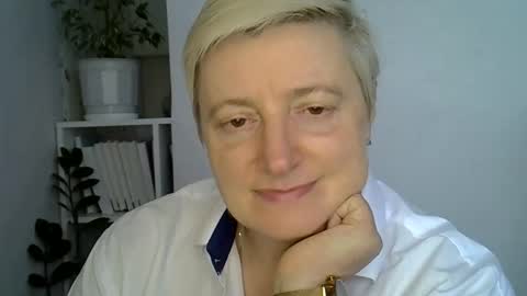 Snapshot of vea_motty chatting on 04.27.26 vea_motty online show from 04.27.26