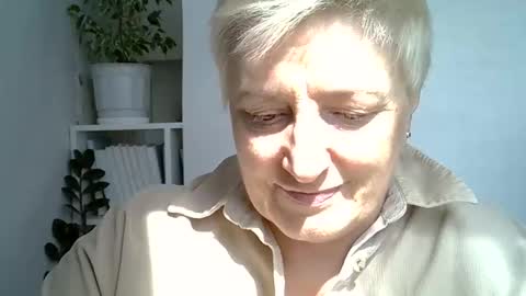 Snapshot of vea_motty chatting on 05.21.26 vea_motty online show from 05.21.26