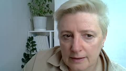 Snapshot of vea_motty chatting on 05.28.26 vea_motty online show from 05.28.26