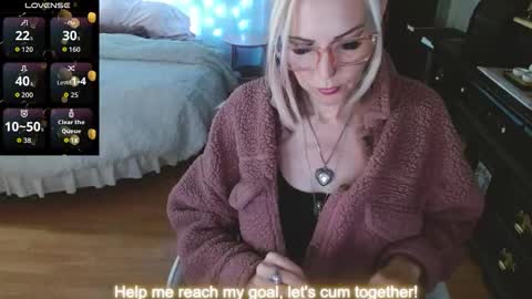 Snapshot of veafreeze chatting on 10.30.25 veafreeze online show from 10.30.25