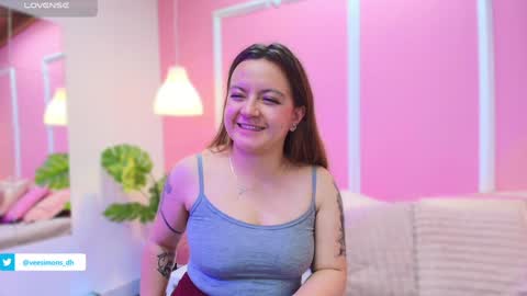 Snapshot of veesimons_dh chatting on 01.09.25 Vee Simons online show from 01.09.25