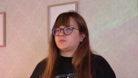 Snapshot of veesimons_dh chatting on 10.13.25 Vee Simons online show from 10.13.25