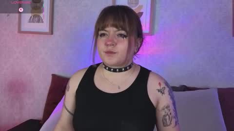 Snapshot of veesimons_dh chatting on 11.04.25 Vee Simons online show from 11.04.25