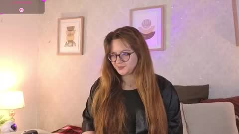 Snapshot of veesimons_dh chatting on 11.21.25 Vee Simons online show from 11.21.25