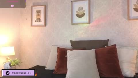 Vee Simons online show from 01.06.26