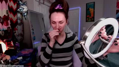 Violet Weatherbee online show from 12.21.25