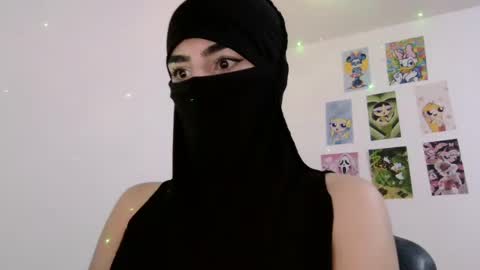 Snapshot of veiledamira01 chatting on 06.27.26 veiledamira01 online show from 06.27.26