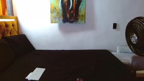 velk_hot1 online show from 03.18.26