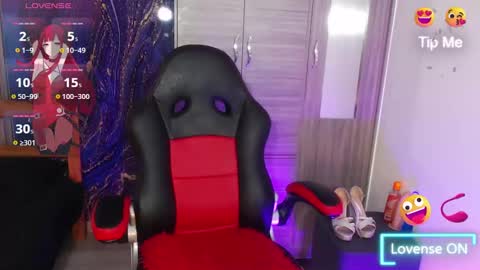 Snapshot of vella_sex chatting on 10.04.25 Vella online show from 10.04.25