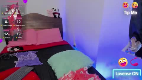 Snapshot of vella_sex chatting on 11.06.25 Vella online show from 11.06.25