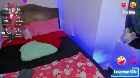 Snapshot of vella_sex chatting on 11.08.25 Vella online show from 11.08.25