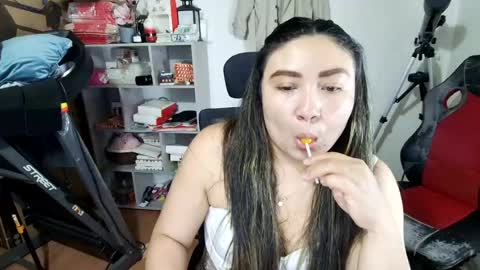 Snapshot of vellarossa chatting on 07.15.26 Im VelaI will be Christmas and New Year with my family December 22 to January 13 I will miss you guys. online show from 07.15.26