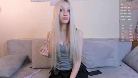Snapshot of velourorbit chatting on 03.14.26 Hi im Hannah online show from 03.14.26