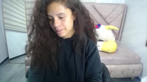 Snapshot of velvet_moon_v chatting on 09.24.25 velvet_moon_v online show from 09.24.25