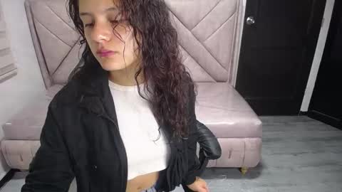 Snapshot of velvet_moon_v chatting on 10.09.25 velvet_moon_v online show from 10.09.25