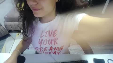 Snapshot of velvet_moon_v chatting on 10.18.25 velvet_moon_v online show from 10.18.25