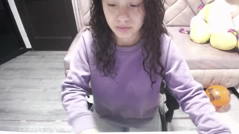 Snapshot of velvet_moon_v chatting on 10.22.25 velvet_moon_v online show from 10.22.25