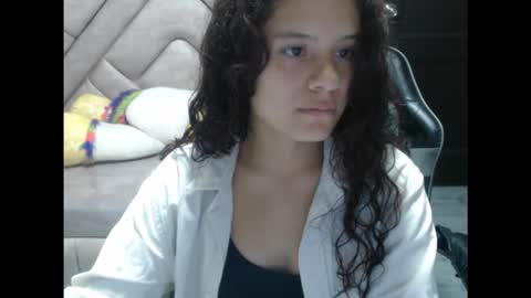 Snapshot of velvet_moon_v chatting on 10.25.25 velvet_moon_v online show from 10.25.25