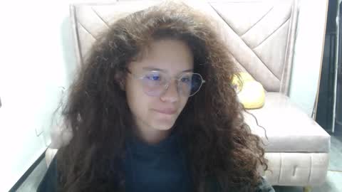 Snapshot of velvet_moon_v chatting on 11.11.25 velvet_moon_v online show from 11.11.25