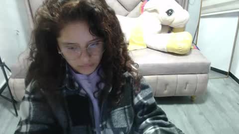 Snapshot of velvet_moon_v chatting on 11.14.25 velvet_moon_v online show from 11.14.25