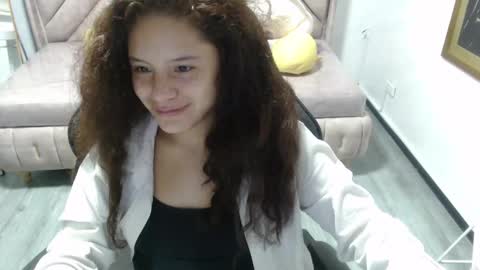 Snapshot of velvet_moon_v chatting on 11.20.25 velvet_moon_v online show from 11.20.25