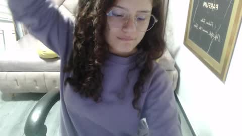 Snapshot of velvet_moon_v chatting on 11.25.25 velvet_moon_v online show from 11.25.25