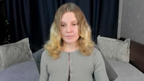 velvet_peach_ online show from 01.16.26