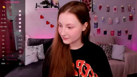 Snapshot of velvetcherry_ chatting on 04.25.26 Mia online show from 04.25.26