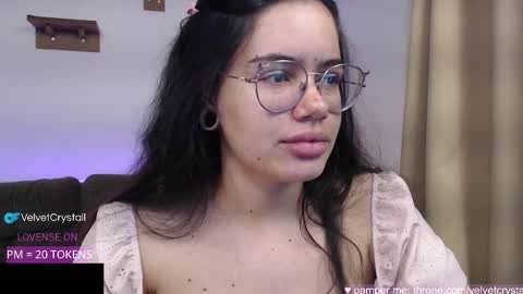 Snapshot of velvetcrystal chatting on 11.18.25 Crystal PVT OPEN online show from 11.18.25