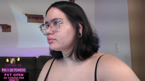 Snapshot of velvetcrystal chatting on 05.04.26 Crystal PVT OPEN online show from 05.04.26