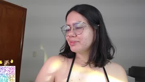 Snapshot of velvetcrystal chatting on 07.04.26 Crystal PVT OPEN online show from 07.04.26