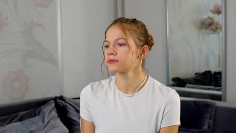 Snapshot of velvetrisque chatting on 09.24.25 Kelly online show from 09.24.25