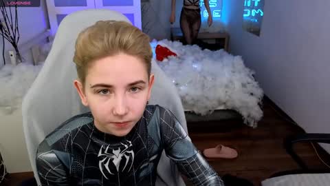 Snapshot of velvetvalkyries chatting on 12.29.24 CLEOshort hair TIna long hair online show from 12.29.24