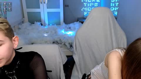 Snapshot of velvetvalkyries chatting on 01.02.25 CLEOshort hair TIna long hair online show from 01.02.25