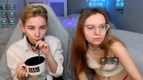 Snapshot of velvetvalkyries chatting on 01.04.25 CLEOshort hair TIna long hair online show from 01.04.25