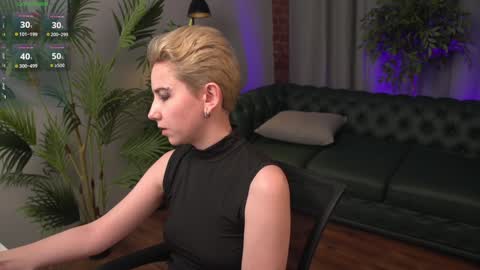 Snapshot of velvetvalkyries chatting on 01.14.25 CLEOshort hair TIna long hair online show from 01.14.25