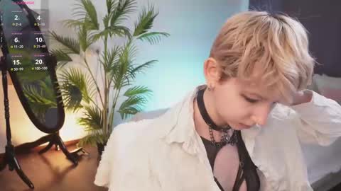 Snapshot of velvetvalkyries chatting on 02.19.25 CLEOshort hair TIna long hair online show from 02.19.25