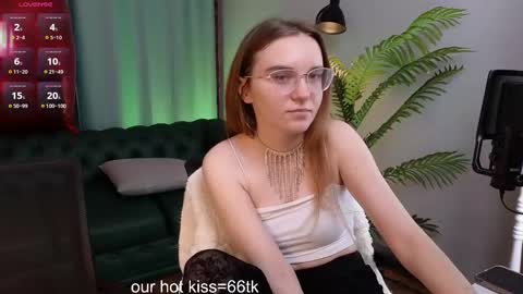 Snapshot of velvetvalkyries chatting on 02.26.25 CLEOshort hair TIna long hair online show from 02.26.25