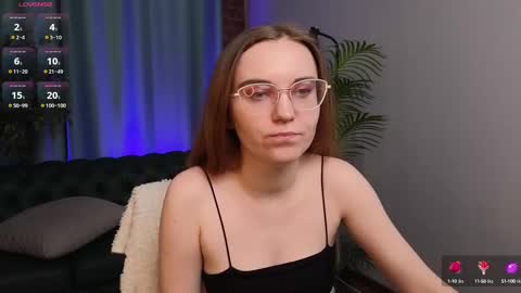 Snapshot of velvetvalkyries chatting on 03.02.25 CLEOshort hair TIna long hair online show from 03.02.25