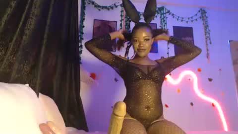 Snapshot of velvetyvixen chatting on 11.21.25 COCO XOXO online show from 11.21.25