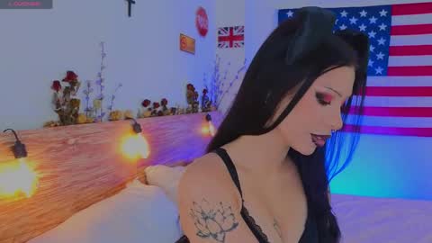 Snapshot of venomeowww_ chatting on 05.30.26 Vivian online show from 05.30.26