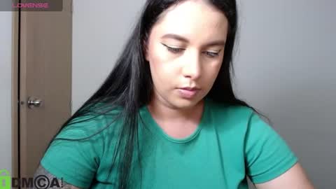 Snapshot of venus__24 chatting on 06.25.26 venus online show from 06.25.26