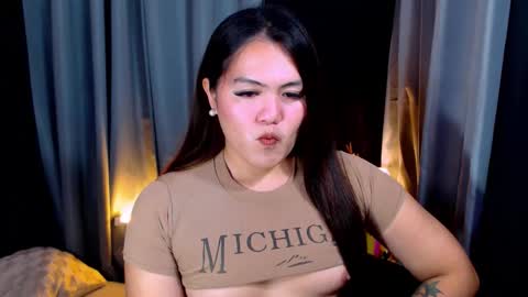 Snapshot of venus_colly chatting on 04.21.26 I am Colly Your mystery girl online show from 04.21.26
