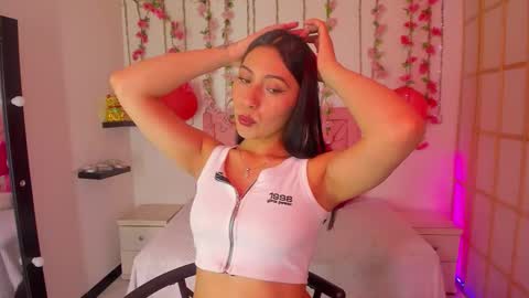 Snapshot of venus_latin_01 chatting on 11.13.25 Mary online show from 11.13.25