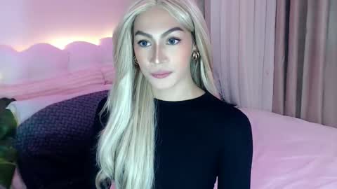 Venus Sunrise Bombshell online show from 04.10.26