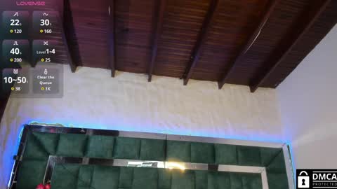 Snapshot of venus_velez chatting on 01.08.25 Venus online show from 01.08.25