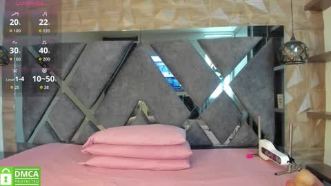 Snapshot of venus_velez chatting on 11.16.25 Venus online show from 11.16.25