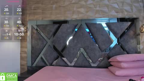 Snapshot of venus_velez chatting on 11.25.25 Venus online show from 11.25.25